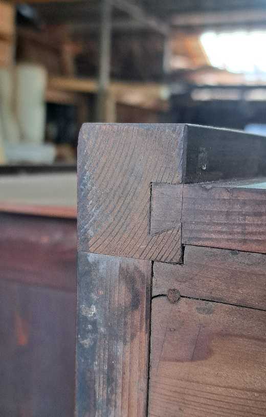 匠の技3 - NO1製材機ウッドマイザー正規販売代理店│ウッドマイザージャパン MSco.,LTD. 蝶ネクタイ型の埋木や精密な仕口は、木の割れを防ぎ、強度を高め、見た目にも美しい。